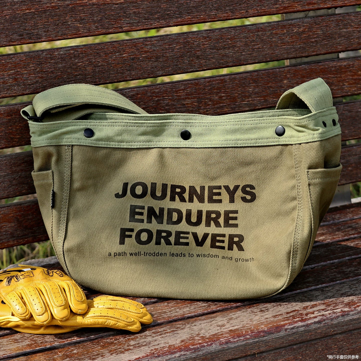 Taiwan JEF helmet messenger bag American canvas bag retro newsboy bag large capacity thick locomotive riding rider bag